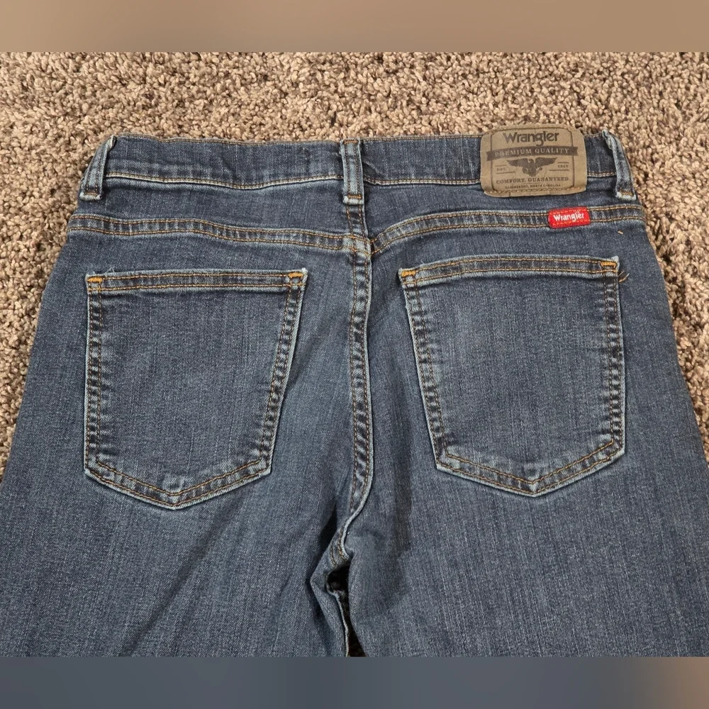 WRANGLER Boys Classic Straight Medium Wash Jean Size 14R - Picture 2 of 5